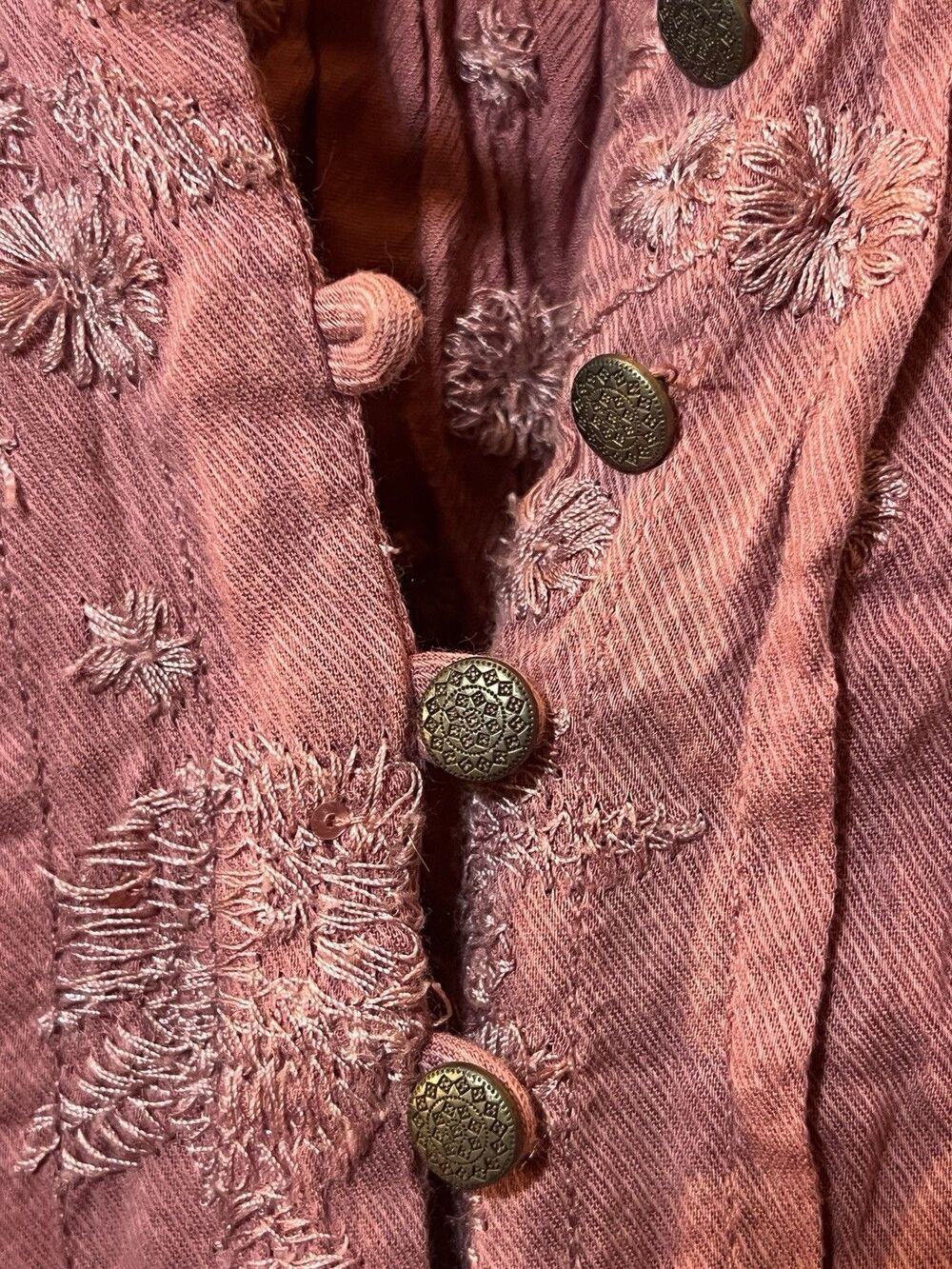 ANTHROPOLOGIE Pilcro Floral Embroidered Jolie Pintuck Button Up Top Maeve Med - Picture 2 of 7